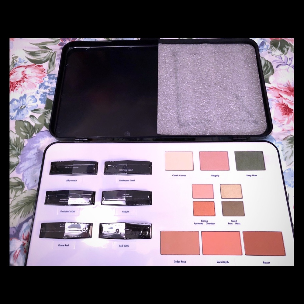 👁💄Avon Makeup Palette in Corals/Reds Eyes/Lips